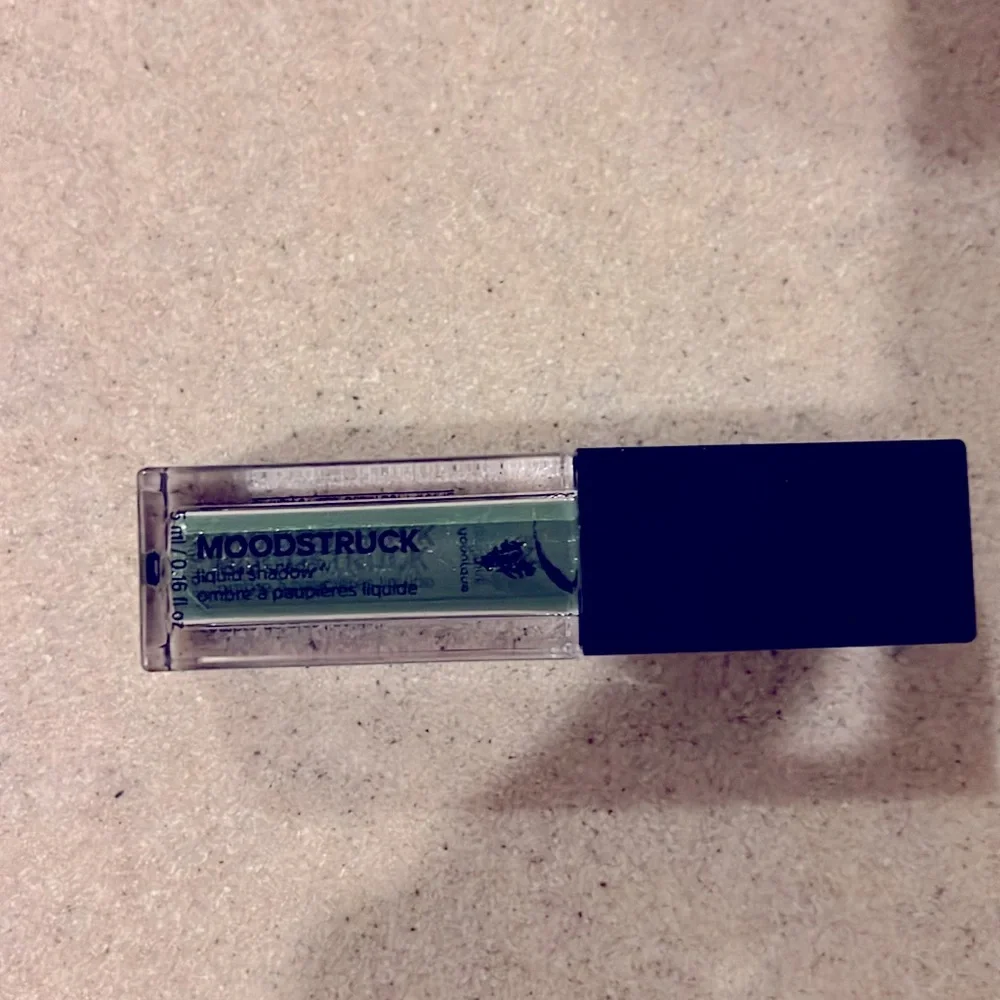 NEW Younique Moodstruck Liquid Eyeshadow  Agreeable (green) - Picture 2 of 4